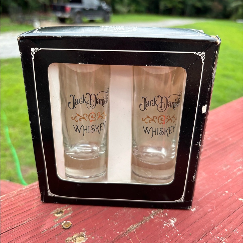 Jack Daniels Whiskey Shot Glass Set - Black and Clear Design